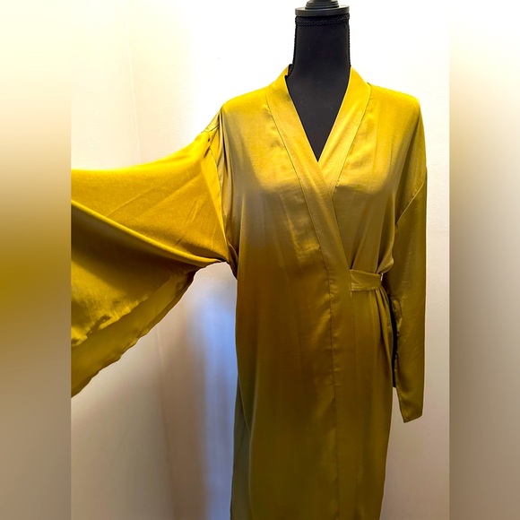 A New Day Kimono - Picture 1 of 5